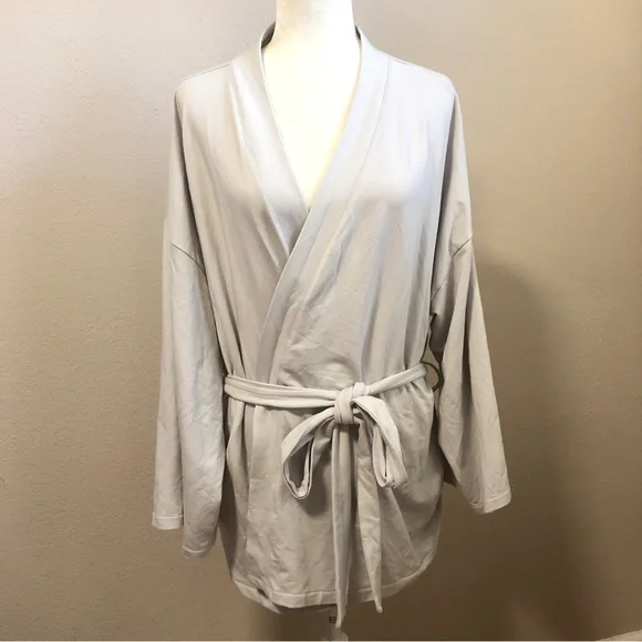 Universal Standard Robe - Picture 2 of 7